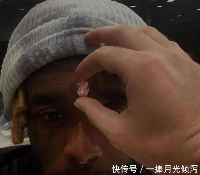 钻石|人类对珠宝的痴迷能到什么程度，有人把1.5亿的钻石装在脑门上