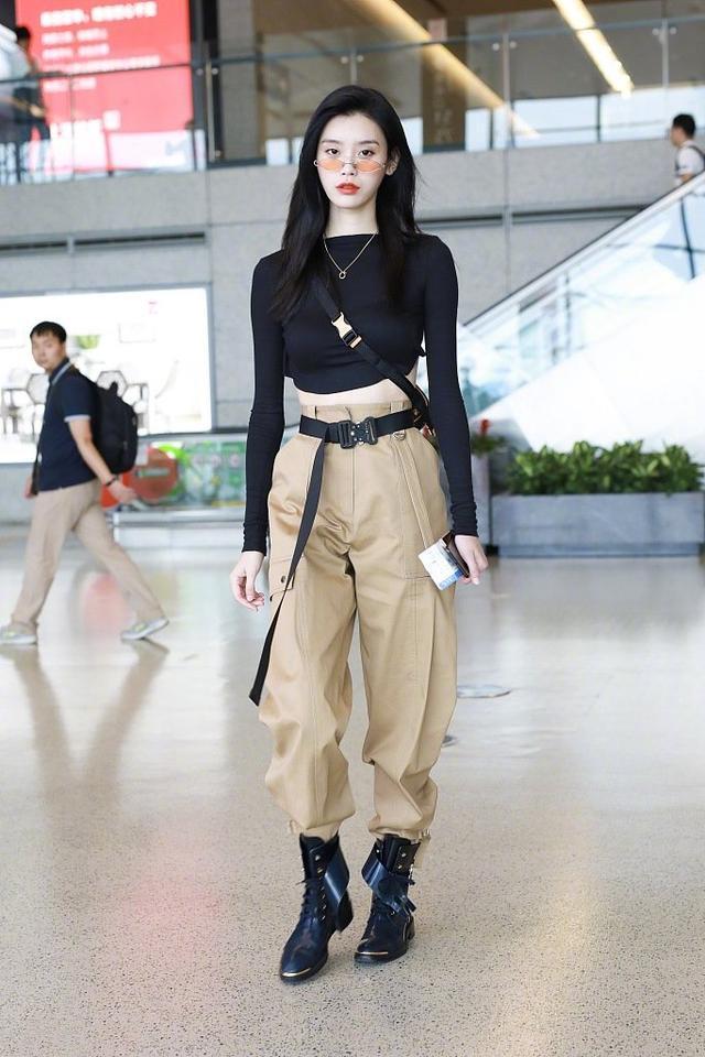 树杈裤 “阔腿裤”过时了,今年流行这5条“吃肉裤”,显瘦时髦谁穿谁美