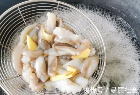 步骤|白灼八爪鱼为啥咬不动?海边渔民指出做错的步骤,原来这做法才对
