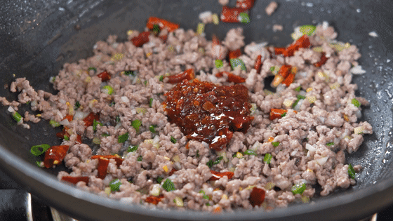 需加|麻婆豆腐一炖就碎?只需加一步,豆腐久炖不碎,细腻有弹性!