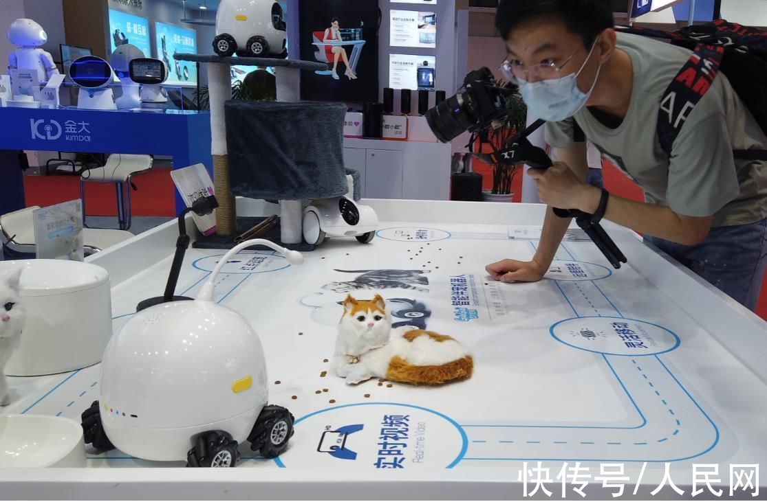 梁靓|从“黑科技”到“必需品”服务机器人迎来“黄金期”