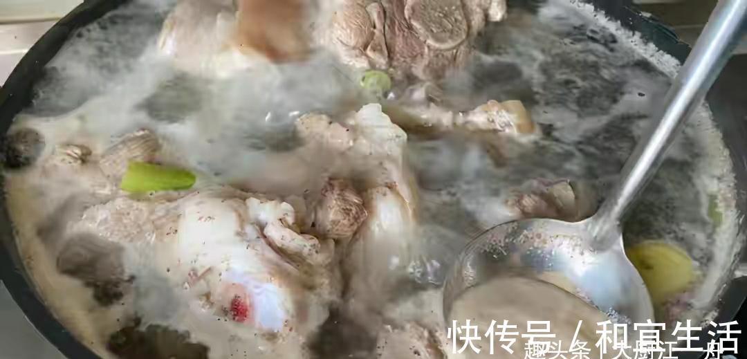 解馋|想吃酱大骨再不用去买啦，大厨教你在家做，肉烂脱骨，吃着真解馋