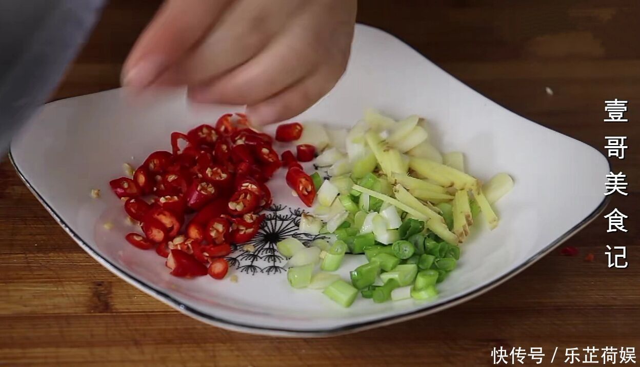 豆腐最解馋的做法，实在太香了，出锅全家抢着吃，营养下饭又解馋