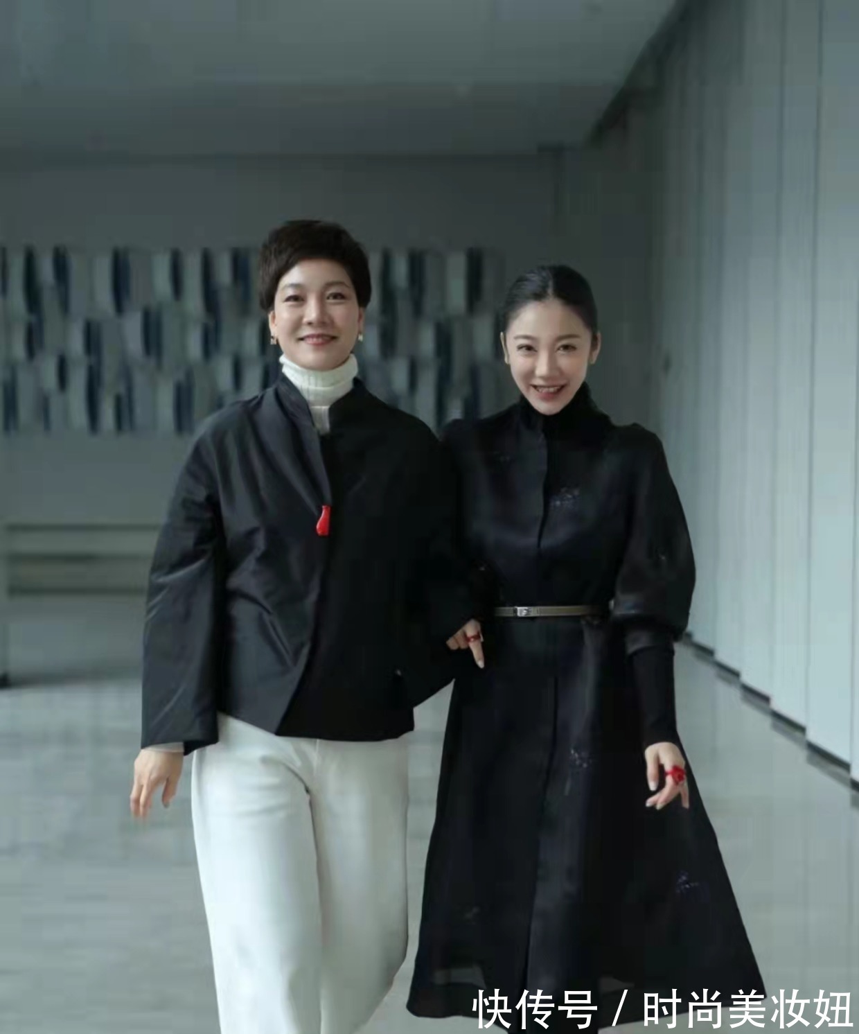 女性们 “母女”穿搭原来不止三木,这些素人妈妈比女儿还会穿,时髦洋气