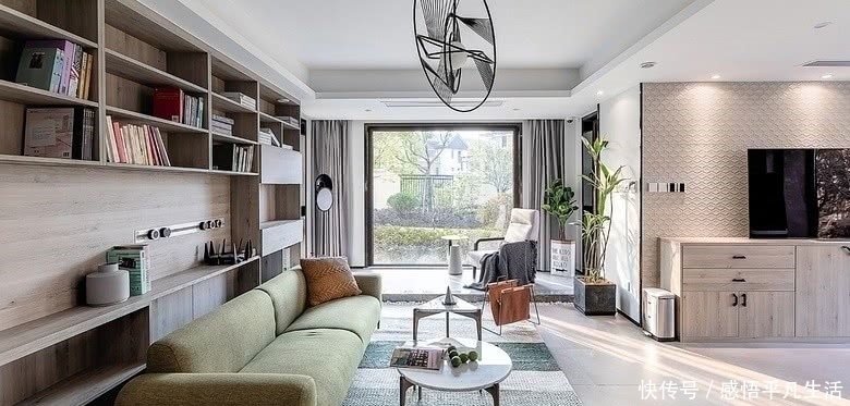 吧台|她取消客厅三件套老气摆放,室内通透大气,美而不艳,传遍整小区