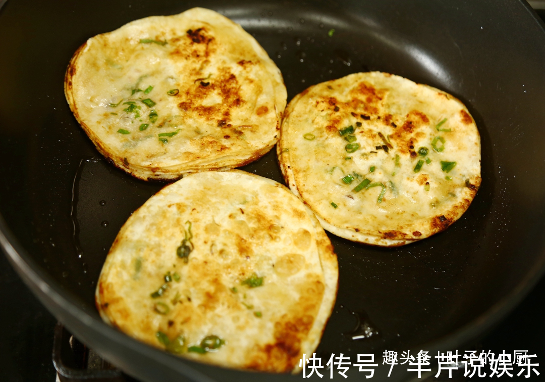 葱花饼吃了几十年,第一次发现如此妙招,太棒了!又快又好层层酥