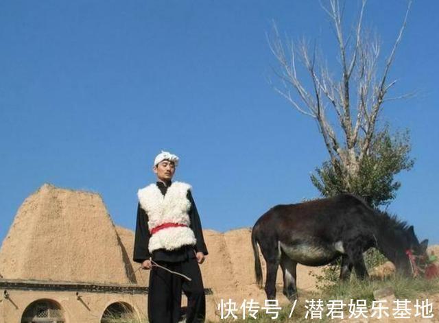 “放羊娃”阿宝：真实身份被揭穿，“草根歌王”的神话也就破灭了