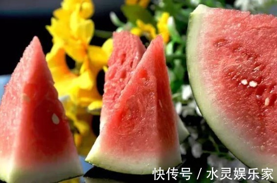 高血压者|高血压者除了盐，4种水果最好少吃，难怪吃降压药不管用