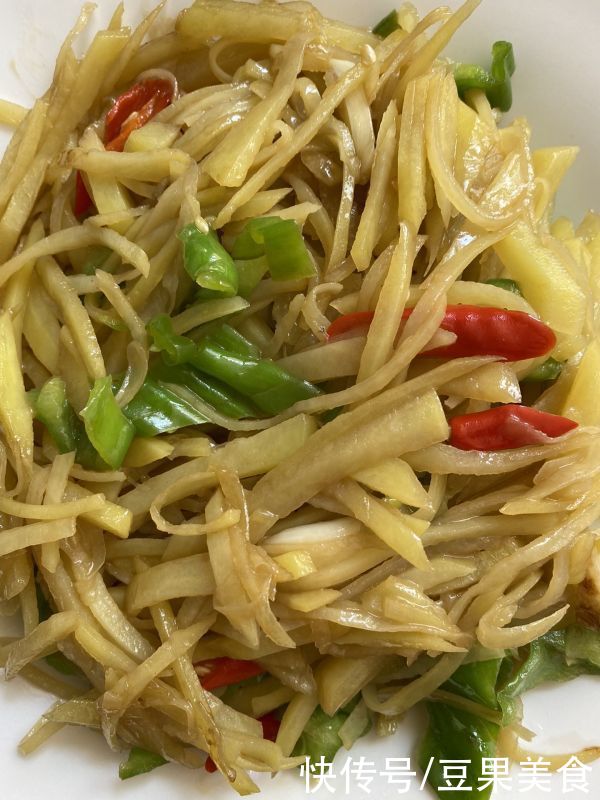 家常菜《酸辣土豆丝》一上桌，老人宝宝全都笑
