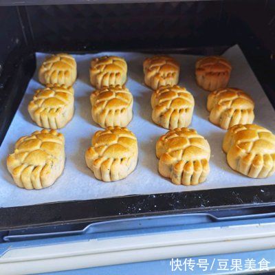 中筋面粉|厨娘教你一招巧做广式五仁月饼～螃蟹造型