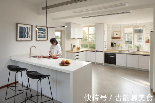 阳光大宅|周子鉴作品：350㎡阳光大宅，两层变三层，立体的家庭社交空间