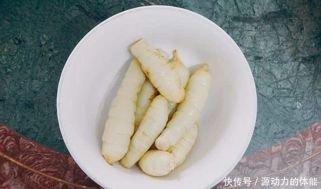 七旬老奶奶街边卖“稀罕”小吃，2元一个遭哄抢，买家不多见了