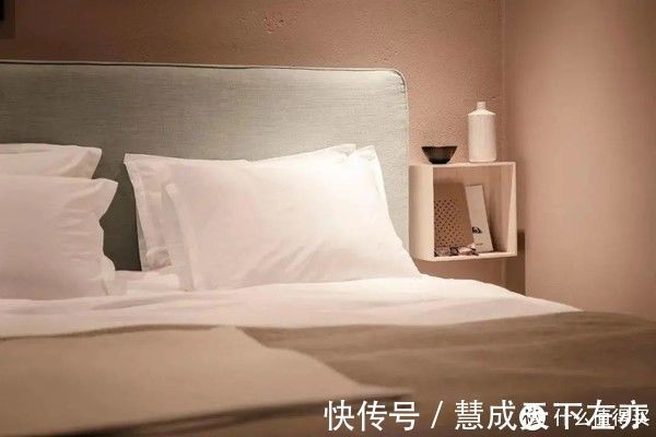 书房|她家64㎡,全屋装修简单素雅,光一个客厅就把人迷住了,真好看