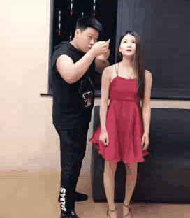 |搞笑GIF:你永远不知道 女生为了减肥对自己有多狠