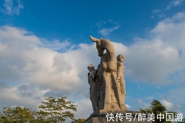 鹿回头风景区|走进鹿回头风景区，登高远眺，三亚湾美景一览无遗