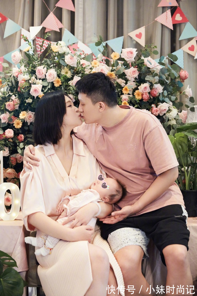 五分袖 惠若琪退役后审美提升,穿衬衫裙抱娃好优雅,一家三口同框真幸福