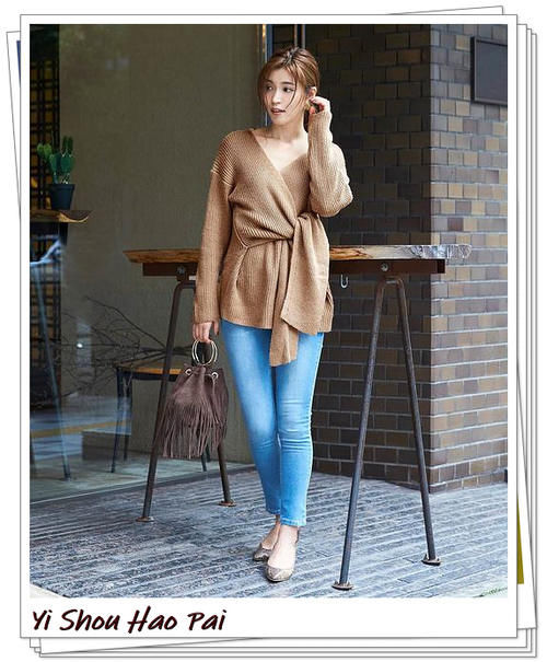 简单经典,休闲时尚!牛仔裤+针织衫的20种流行轻熟搭配示例