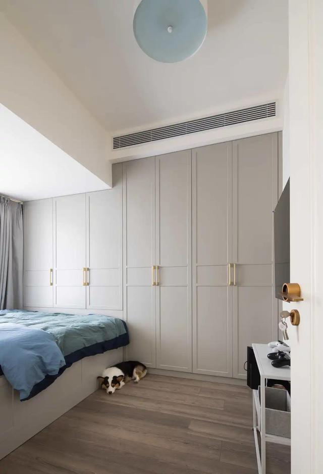 黄铜色|她家130平的新房，满足了我对家的一切期待，全屋干净利落超有品