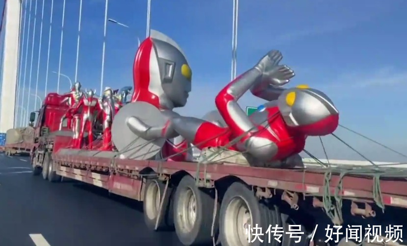 奥特曼|高速路上出现一车奥特曼!网友笑哭:奥特曼们被一网打尽了吗?