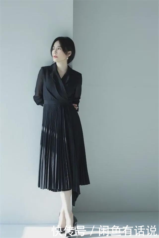 凸显|50岁女人别总穿碎花裙,先看清自己的身材,挑对裙子才是时髦阿姨