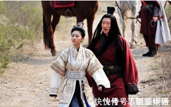 田忌赛马$《田忌赛马》孙膑出计让田忌取胜，实际上却是个愚蠢的计策