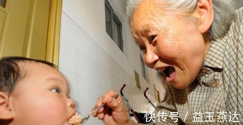 小宝宝|7个月婴儿重23斤，奶奶还沾沾自喜，体检时被医生批：米糊少吃点