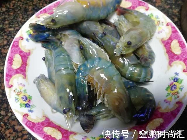 避风塘虾|避风塘罗氏虾,香酥的外壳,包裹着脆爽的虾肉,别提多美味