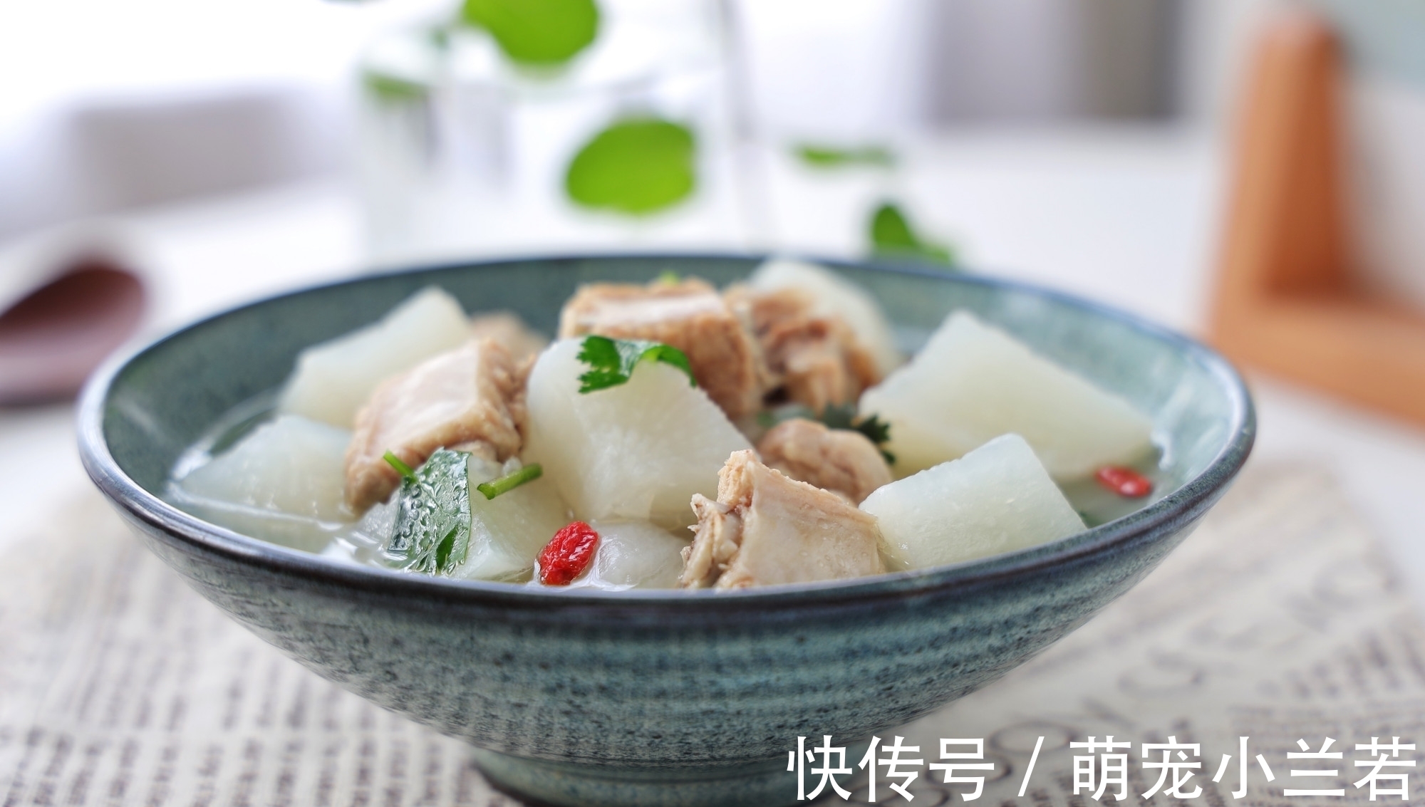 入冬以后，一定要喝的萝卜汤，清香美味，营养又便宜，百吃不腻