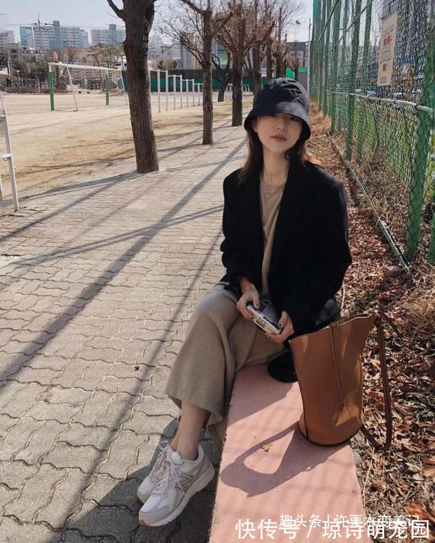 面料 请脱下你的“阔腿裤”,太土了!今春流行穿“云朵裤”,洋气显瘦