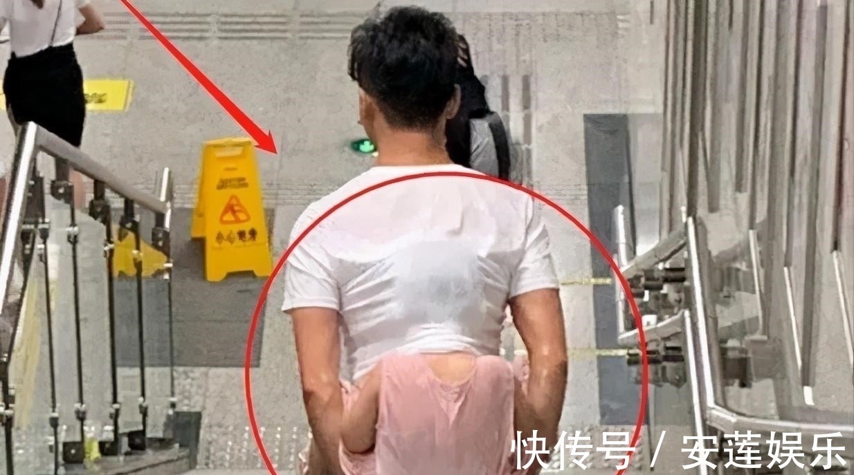 宝爸|实锤了!爸爸带娃果然不靠谱,路遇大雨,父女上演“窒息”的父爱