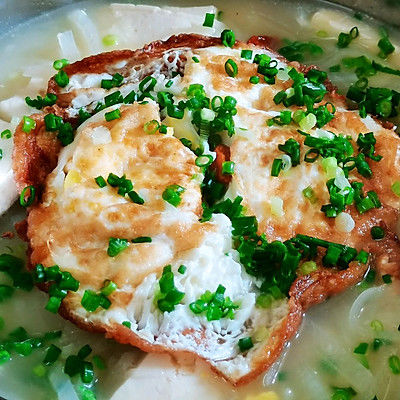 煎蛋白萝卜豆腐汤