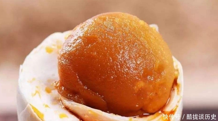 腌咸鸭蛋,别只加盐和白酒,多加40g它,个个流油,更香更入味