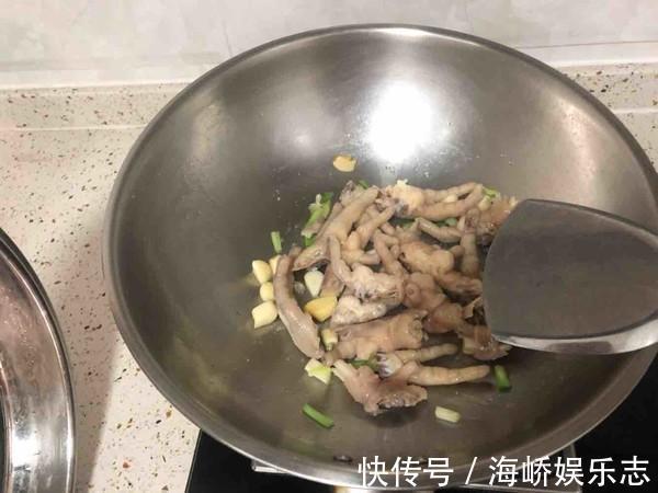 教你在家做红烧鸡爪，掌握好这做法，光闻味就流口水，越吃越上瘾