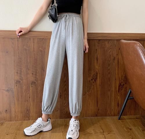 美skr 今年流行一种新穿法,叫衬衫+“卫裤”,时髦还显瘦,美skr人