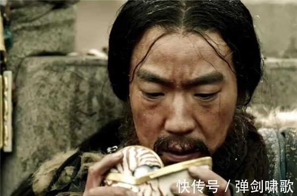 酒具!古墓中出土一杯酒,杯中的酒怎么喝都喝不完,X光一照才发现原因