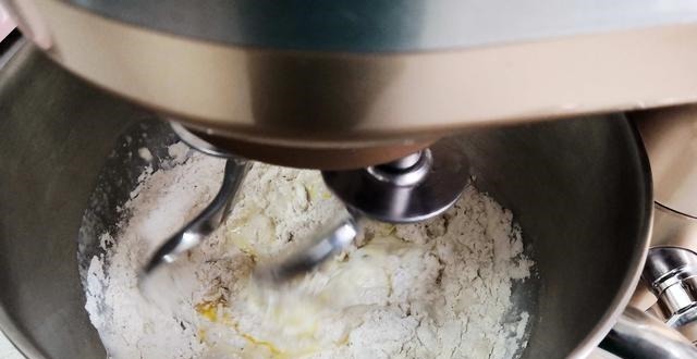 想做面包没烤箱咋办跟我学这么做,有个蒸锅就搞定,效果还特棒