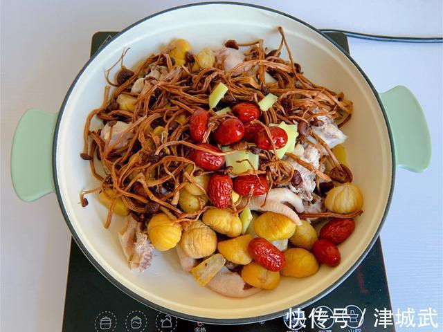 鸡汤|秋季多给家人喝这碗汤，鲜甜美味，营养滋补，越喝越暖！