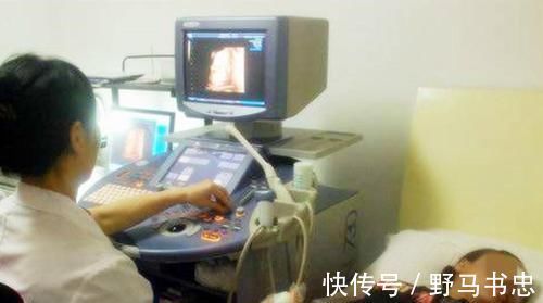 孕妇|预产期过了20天,孕妈才到医院剖腹产,剖开肚子后医生摇头无知