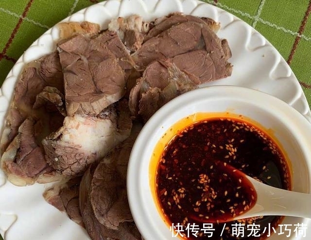 海清晒美食，牛肉面太馋人，引来一大群网友围观，饿肚子真不敢看