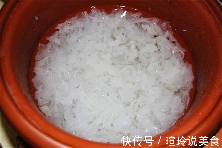 泡银耳时,用热水还是凉水掌握这3点,银耳“出胶”又快又多!