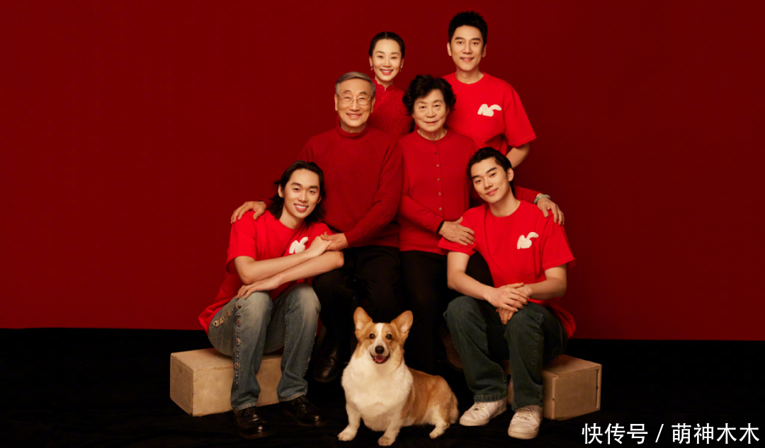 众星晒出贺岁大片:热巴抱玉兔,baby戴兔耳朵,肖战雪中漫步