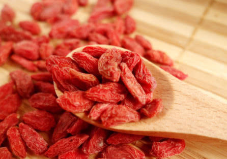 肝毒|枸杞搭配它,每天喝一杯,半月后,排出肝毒,气色好,容颜佳!