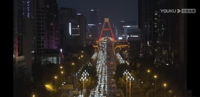 《紧急公关》央八热播,黄晓明:我要学习成都人非常先进的消费观