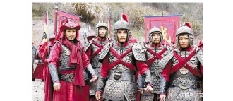 厕所|将军在厕所上发现了一群蚂蚁，对部下说赶紧撤退，违者斩