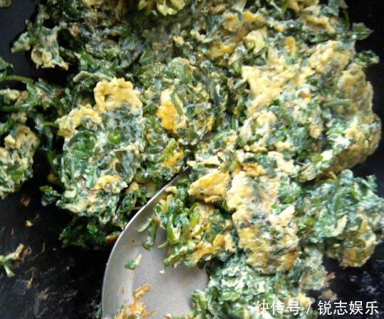春天用这个菜炒鸡蛋,比韭菜炒鸡蛋好吃百倍,老公天天吵着让我做