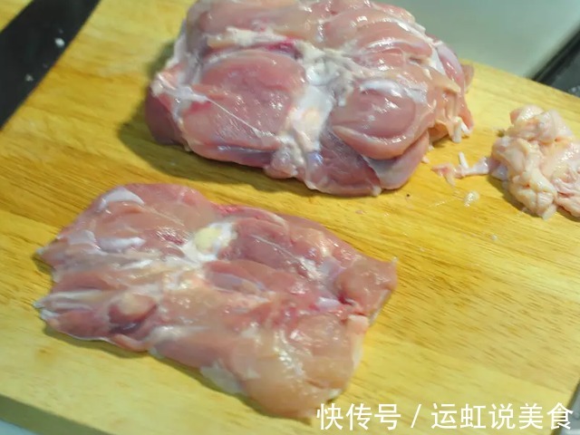 居家必备小吃！大叔教你烤鸡肉串，外焦里嫩，香气扑鼻，超好吃~！