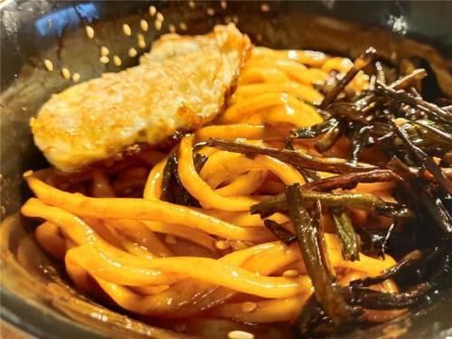 筋道|葱油拌面原来这么简单,这么做口感筋道一点也不坨,一周也吃不够