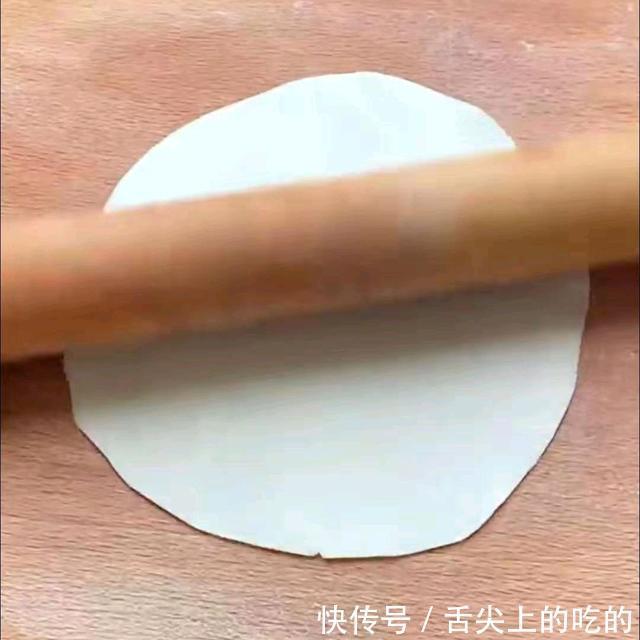 饺子皮|天热我就爱吃这种包子，简单省力，一煎就可以，一周吃六次都不腻
