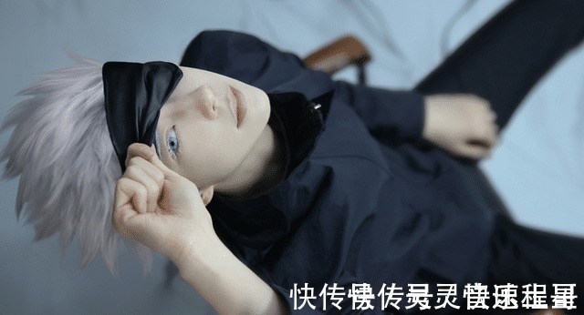 熊祁|鸽了一个半月后,熊祁COS《咒术回战》五条悟,网友这腿是真的