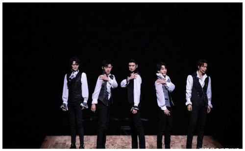 哥哥|《哥哥》第二次公演暫排名：張淇戲腔驚艷！林志炫舞臺摔倒落淚！